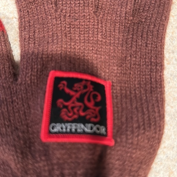 Gryffindor Emblem‎ Adult Gloves - Picture 3 of 5